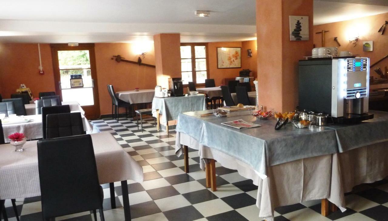 Hôtel Restaurant Le Colombier Remoulins Exterior foto